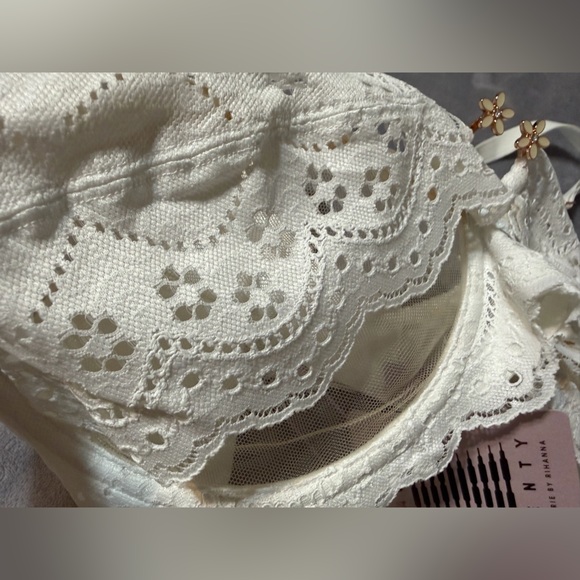 Lace Underwire Bra in White - SXF - Picture 5 of 14